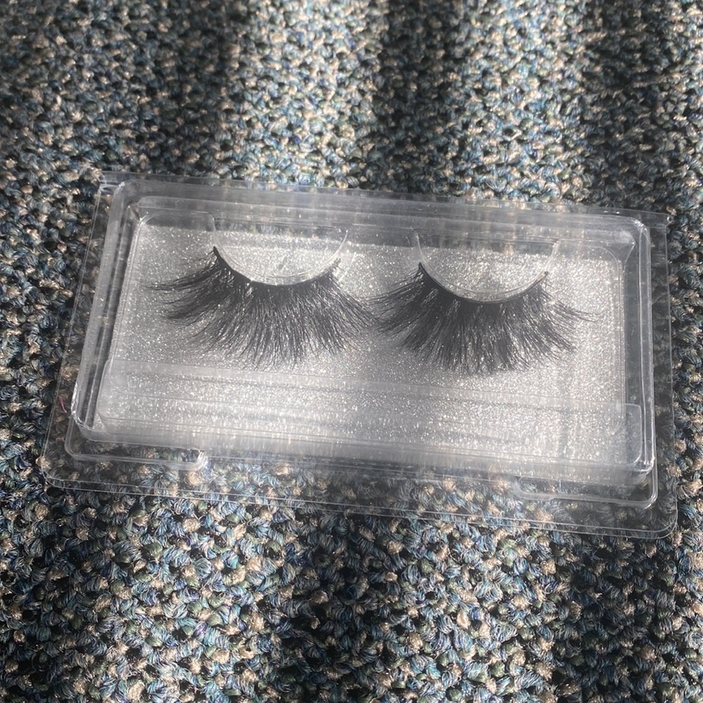 Lashes - Picture 14 of 16